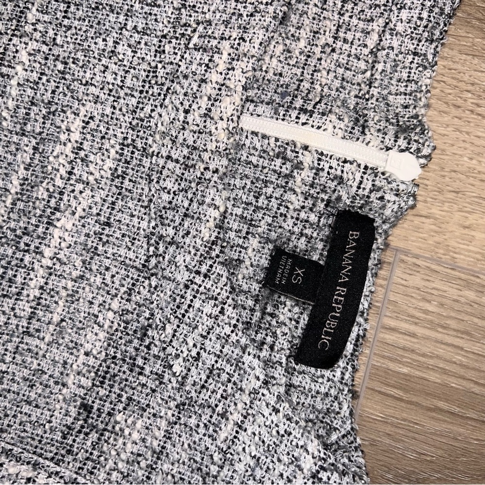 Banana Republic Black and White Textured Tank Top - Picture 6 of 6